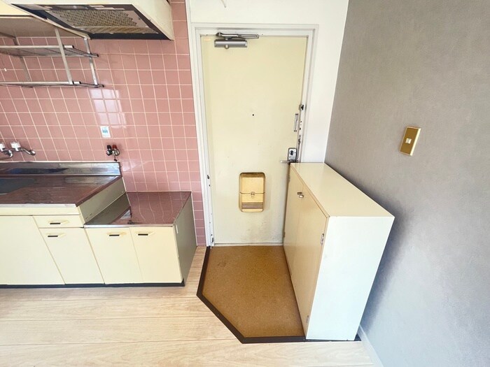 物件内観写真16　(玄関)