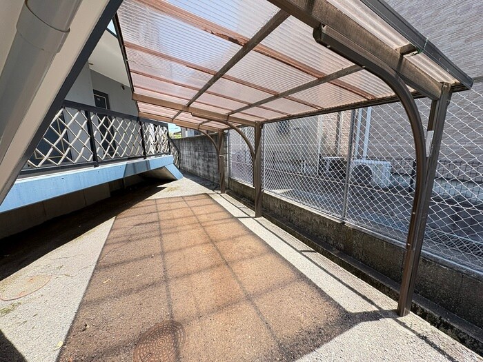 物件外観写真4　(駐輪場)