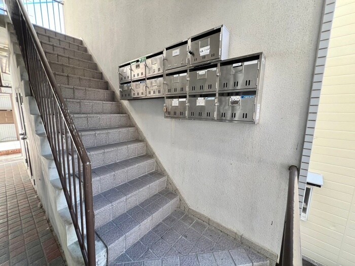 物件外観写真4　(エントランス部分)