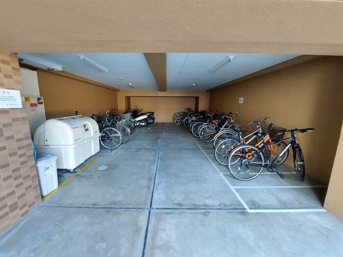 物件外観写真5　(駐輪場)