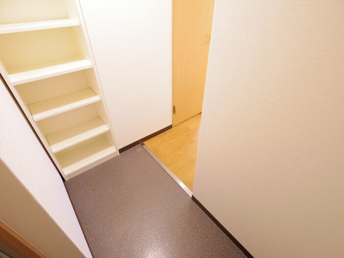 物件内観写真18　(玄関)