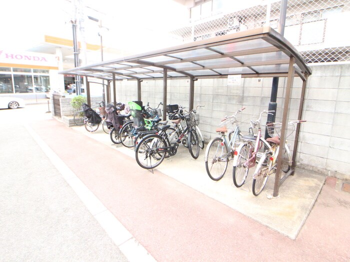 物件外観写真3　(駐輪場)