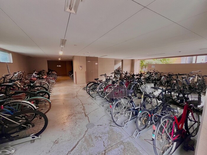 物件外観写真3　(駐輪場)