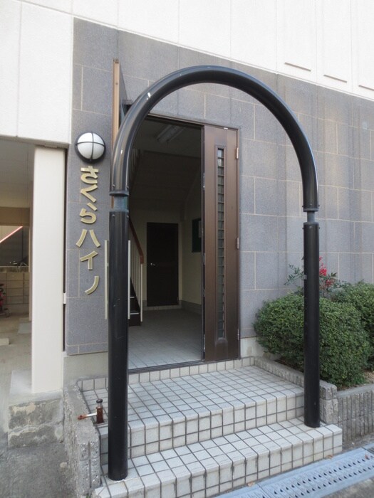 物件外観写真4　(エントランス部分)