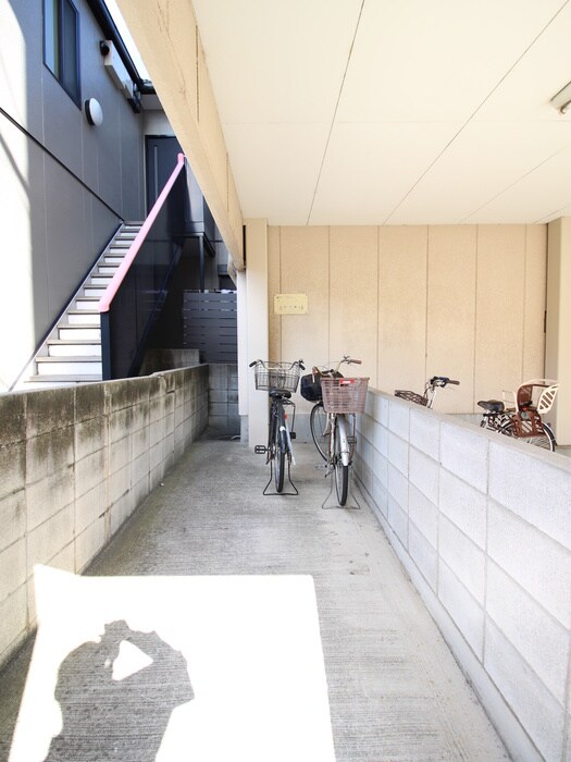 物件外観写真6　(駐輪場)