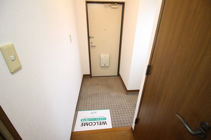 物件内観写真11　(玄関)