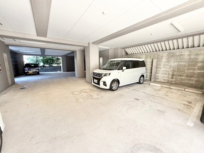 物件外観写真3　(駐車場)