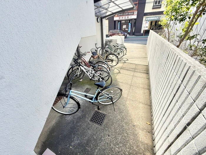 物件外観写真4　(駐輪場)