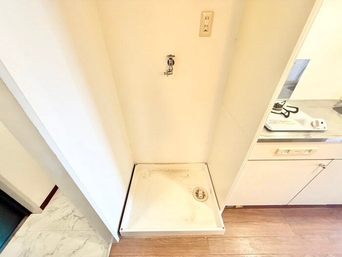 物件内観写真14　(洗濯機置場)
