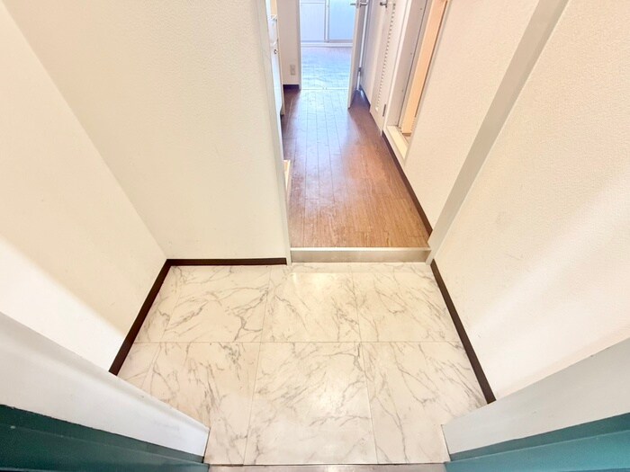 物件内観写真17　(玄関)