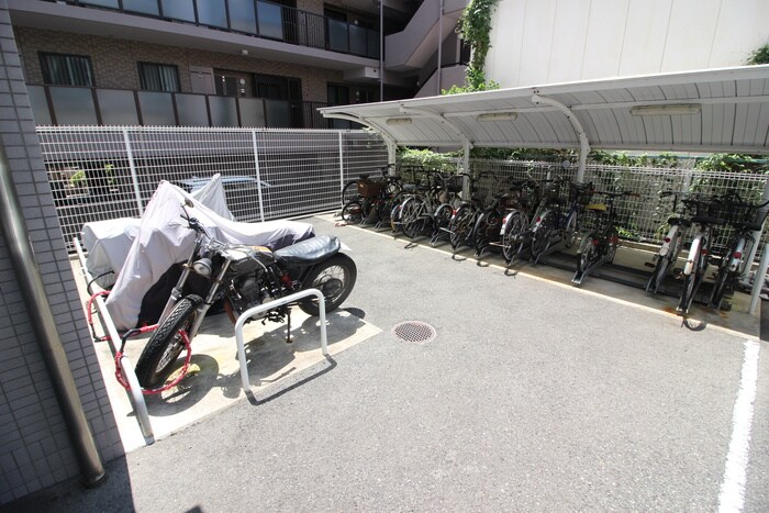 物件外観写真5　(駐輪場)