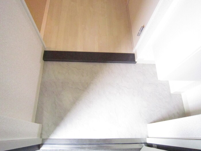 物件内観写真15　(玄関)