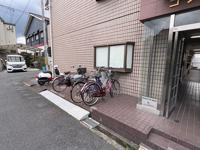 物件外観写真3　(駐輪場)