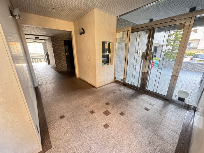 物件外観写真4　(エントランス部分)