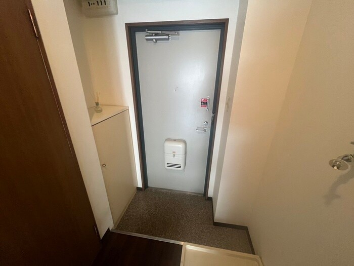 物件内観写真7　(玄関)
