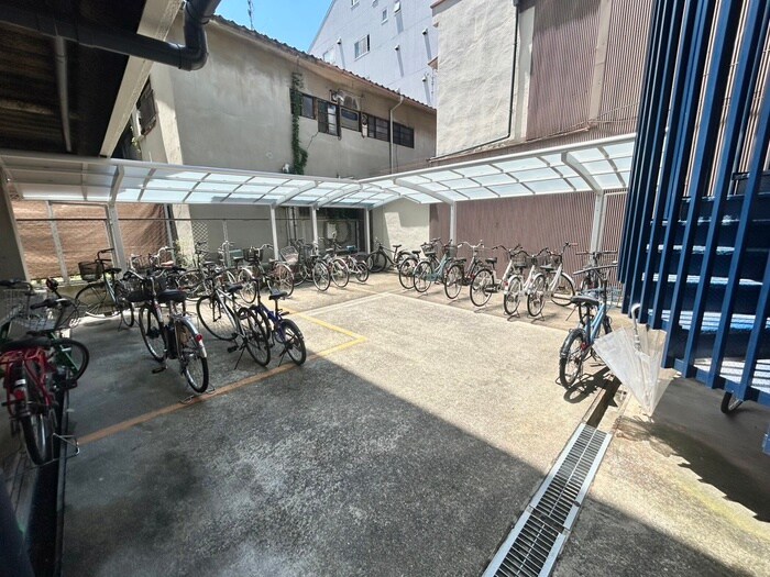 物件外観写真3　(駐輪場)