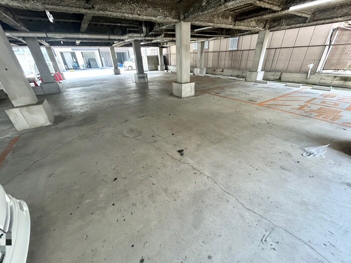 物件外観写真5　(駐車場)