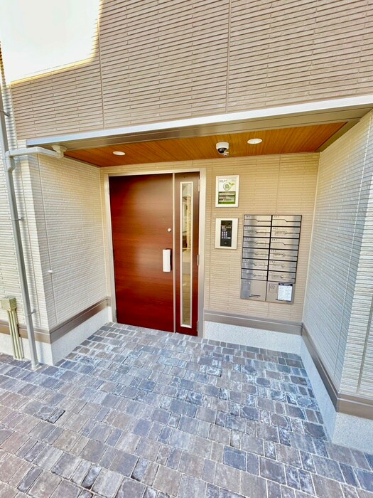 物件外観写真6　(エントランス部分)