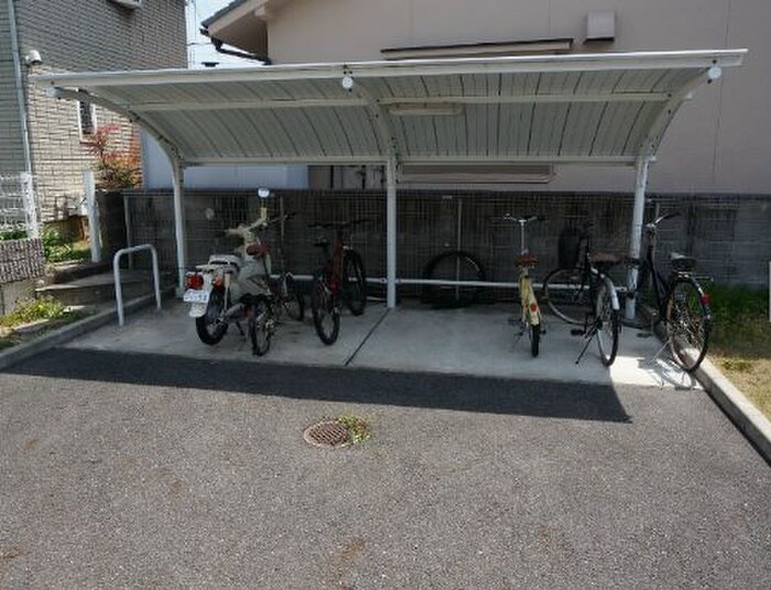 物件外観写真4　(駐輪場)