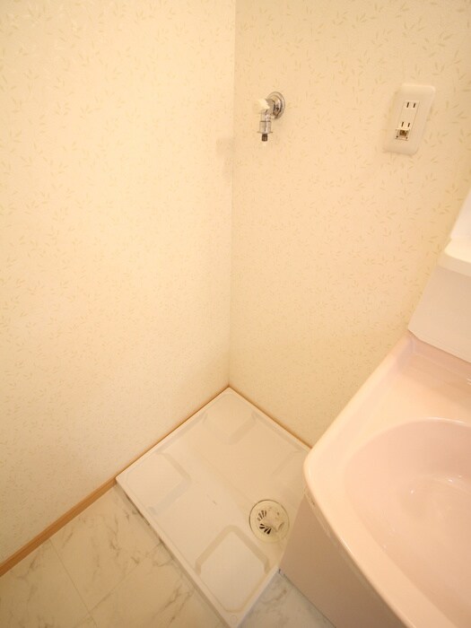 物件内観写真14　(洗濯機置場)