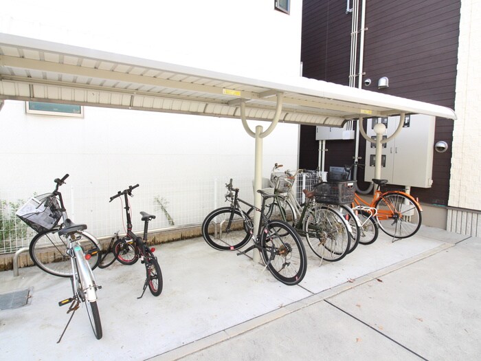 物件外観写真5　(駐輪場)