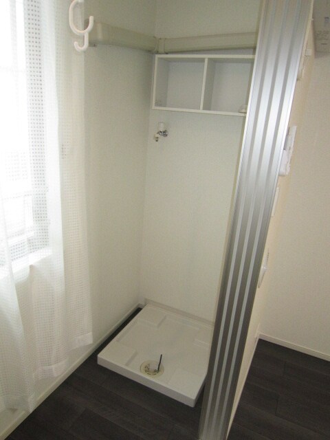 物件内観写真14　(洗濯機置場)