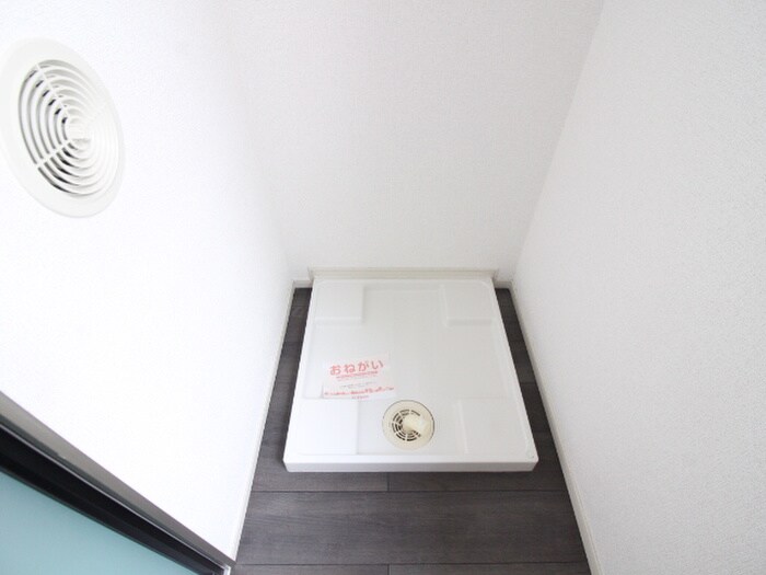 物件内観写真15　(洗濯機置場)