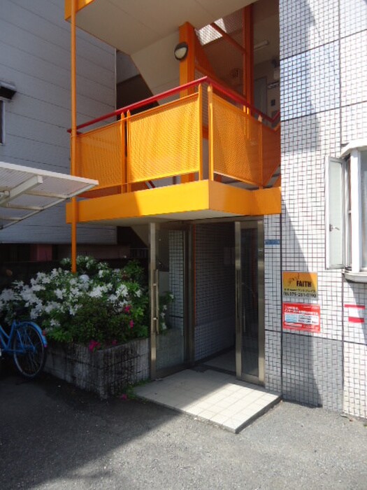 物件外観写真4　(エントランス部分)