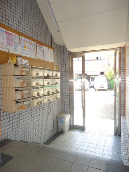 物件外観写真5　(エントランス部分)