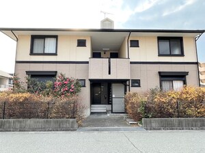 メゾンゼルカバＡ棟外観写真