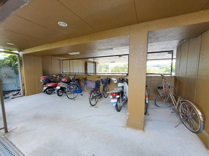 物件外観写真5　(駐輪場)