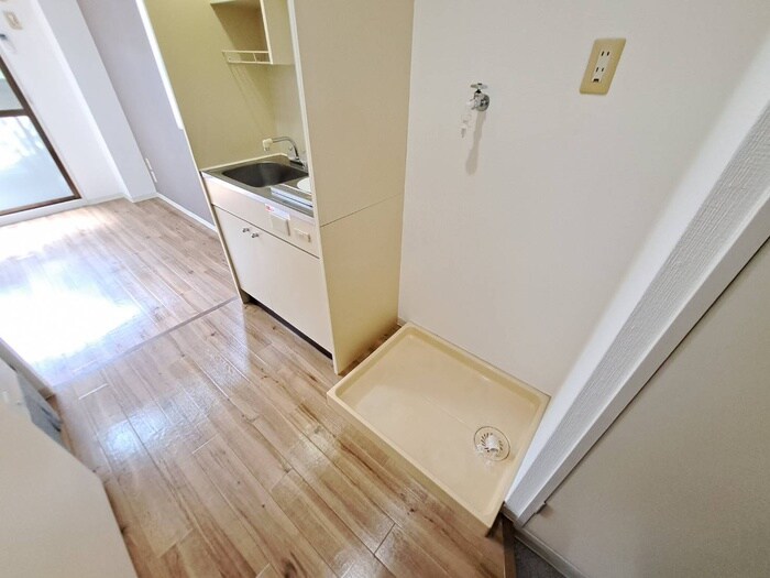 物件内観写真16　(洗濯機置場)