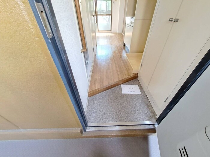 物件内観写真18　(玄関)