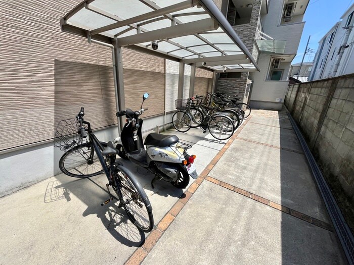 物件外観写真4　(駐輪場)