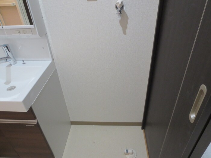 物件内観写真11　(洗濯機置場)