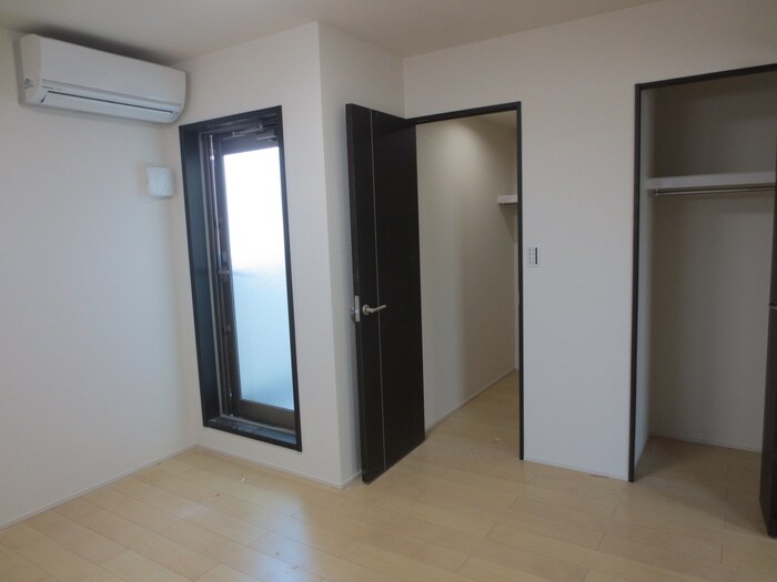 物件内観写真12　(収納)