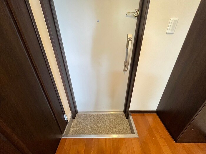 物件内観写真14　(玄関)