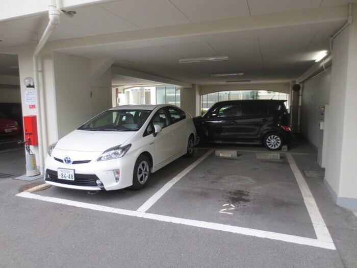 物件外観写真4　(駐車場)