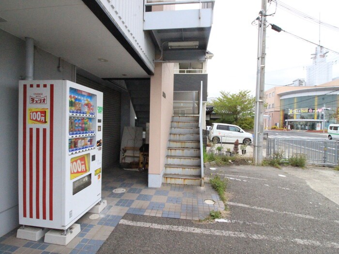 物件外観写真4　(エントランス部分)