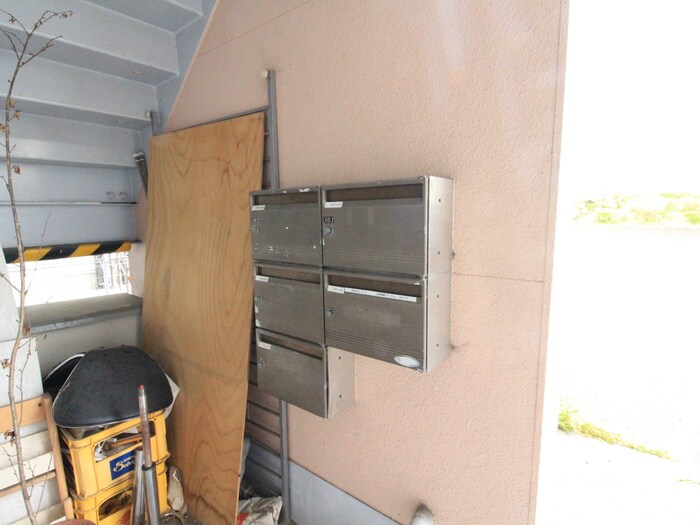 物件外観写真5　(エントランス部分)