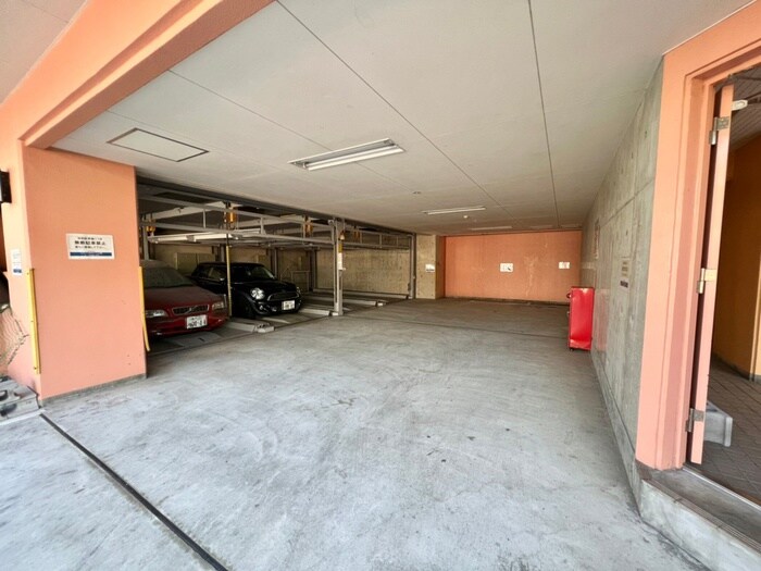 物件外観写真2　(駐車場)