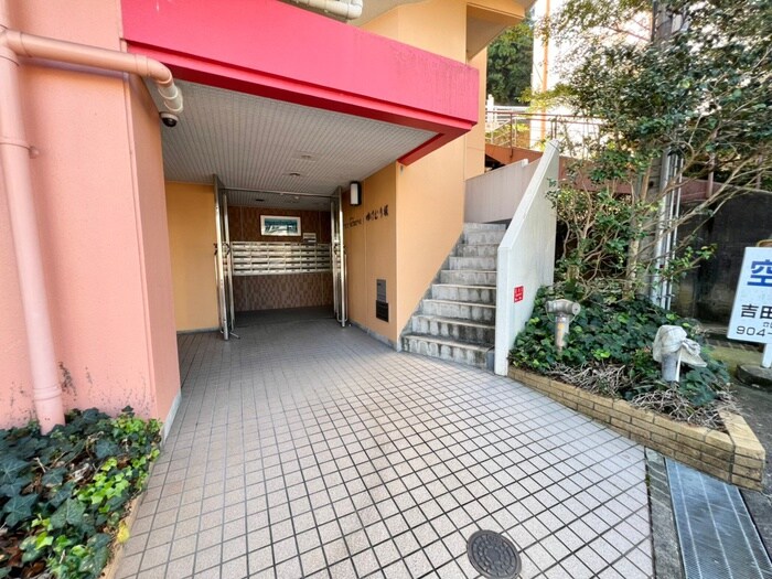 物件外観写真4　(エントランス部分)