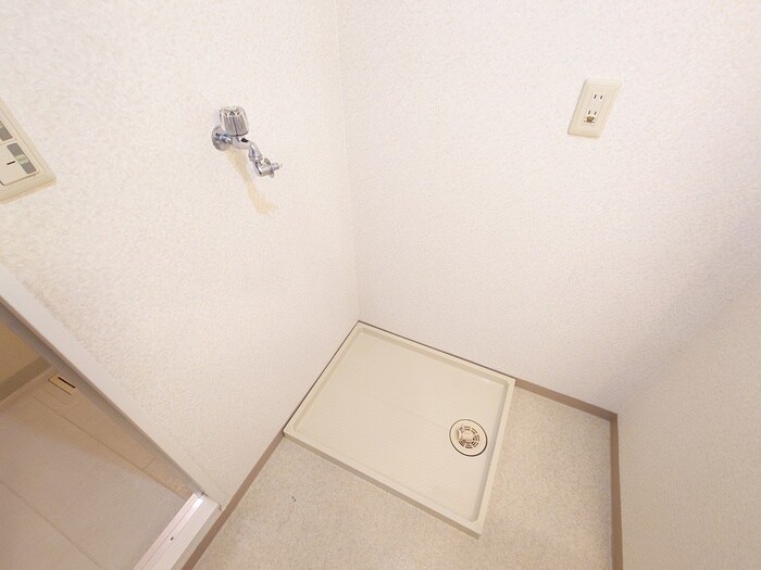 物件内観写真12　(洗濯機置場)