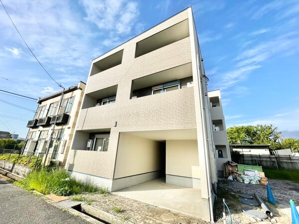 建築中