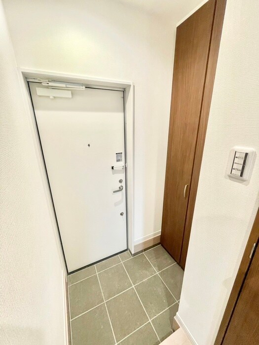 物件内観写真16　(玄関)