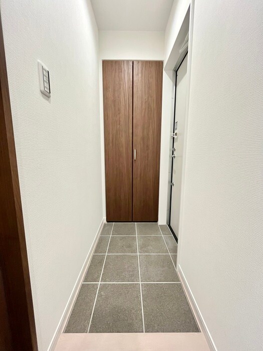 物件内観写真16　(玄関)