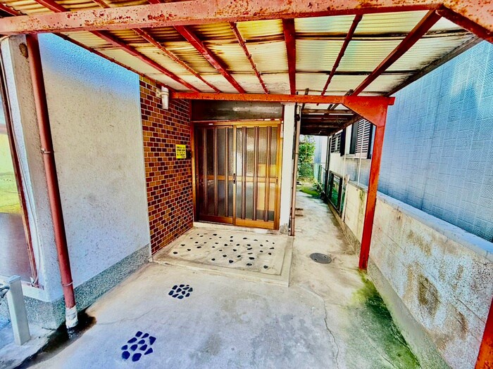 物件外観写真3　(エントランス部分)