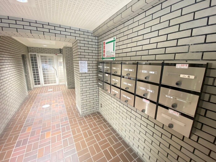 物件外観写真2　(エントランス部分)