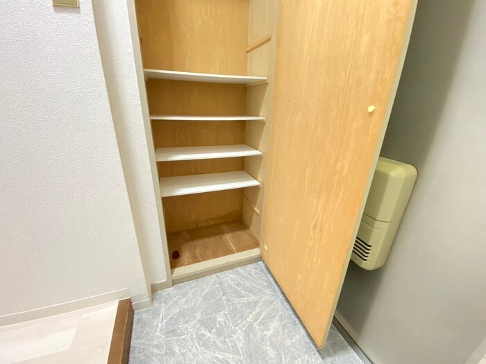 物件内観写真18　(靴箱)