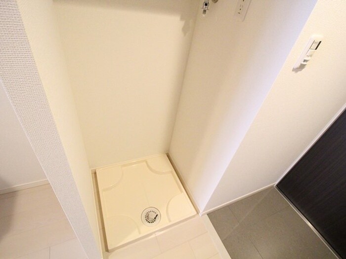 物件内観写真16　(洗濯機置場)